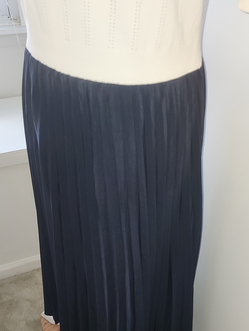 Ted Baker Navy & White Pleated Midi Dress Size 10 Office Minimalist - Picture 3 of 10